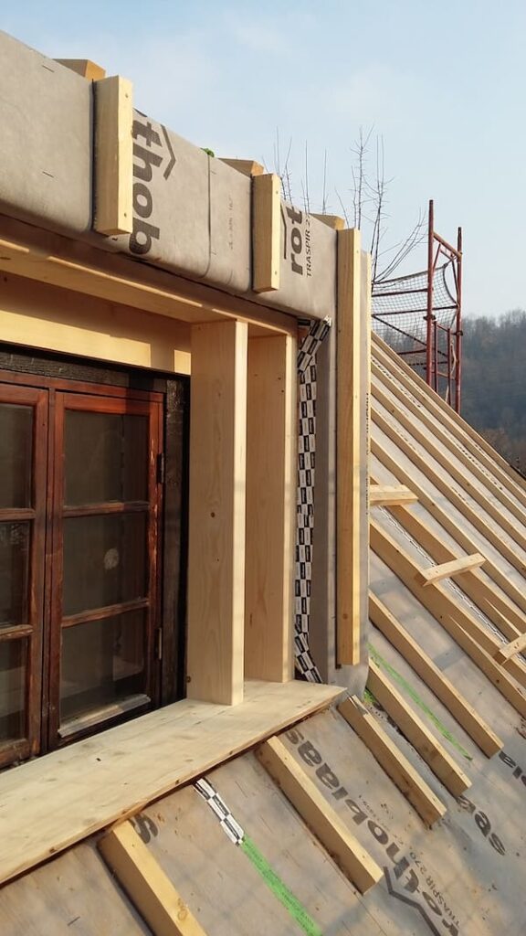 Bioedilizia legno paglia torino, fasi di costruzione della copertura