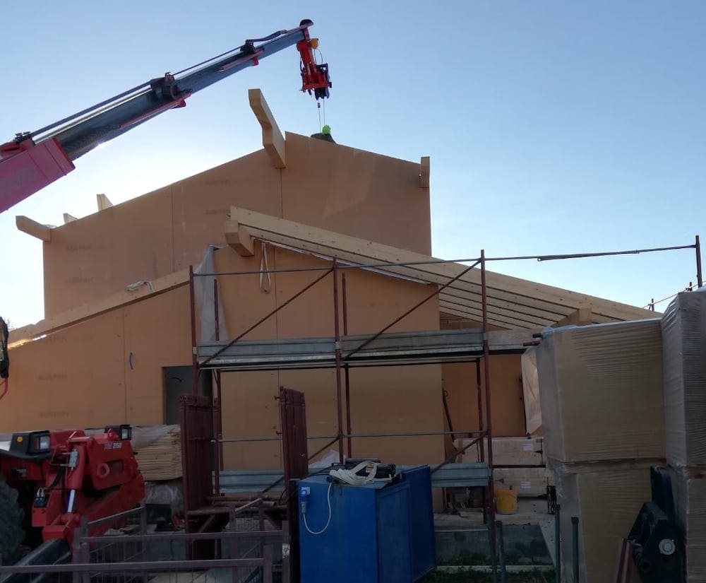 nuova casa in legno a due piani a torino