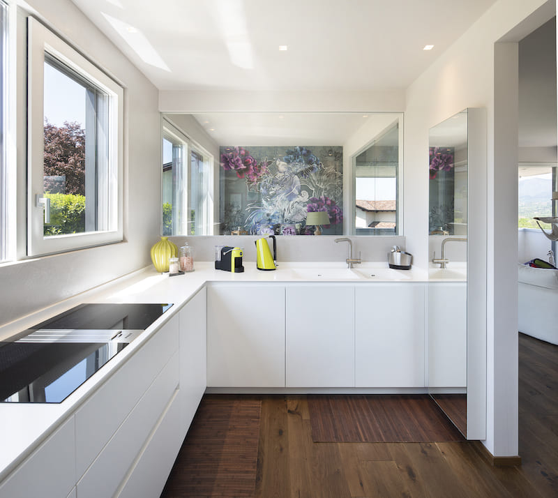 vista laterale cucina casa in legno stile moderno varese azzate