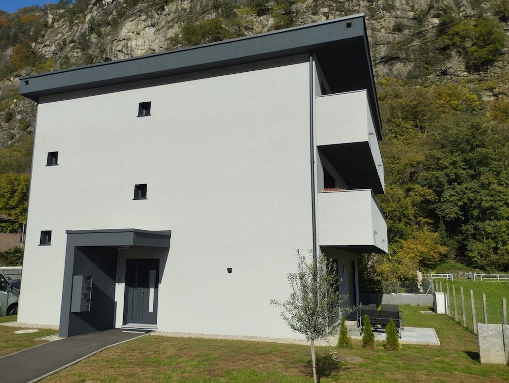 appartamenti in legno svizzera canton ticino con balcone