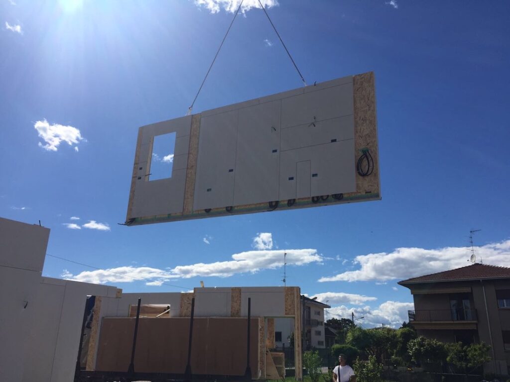 nuova casa in legno somma lombardo cantiere