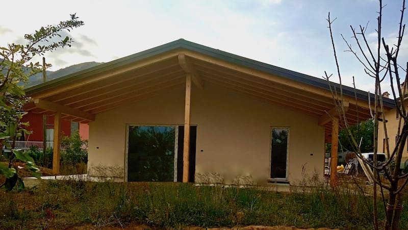 casa in legno a due piani a torino al grezzo avanzato