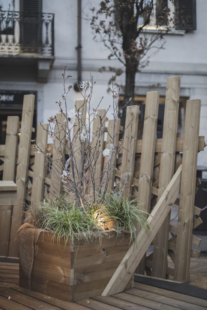 installazione in legno varese design week piazza del podesta