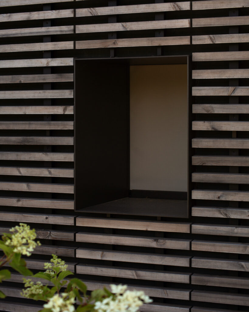 rivestimento in listelli di legno casa vinicola nelle terre del prosecco