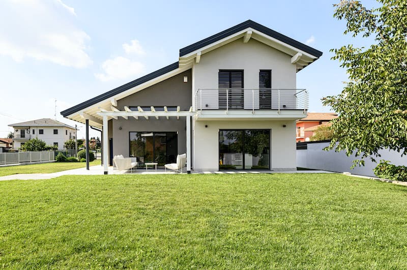 casa in legno a due piani somma lombardo