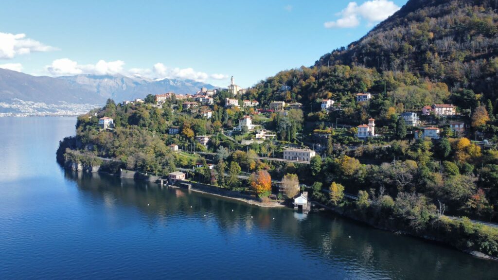 villa in legno moderna sul lago maggiore maccagno