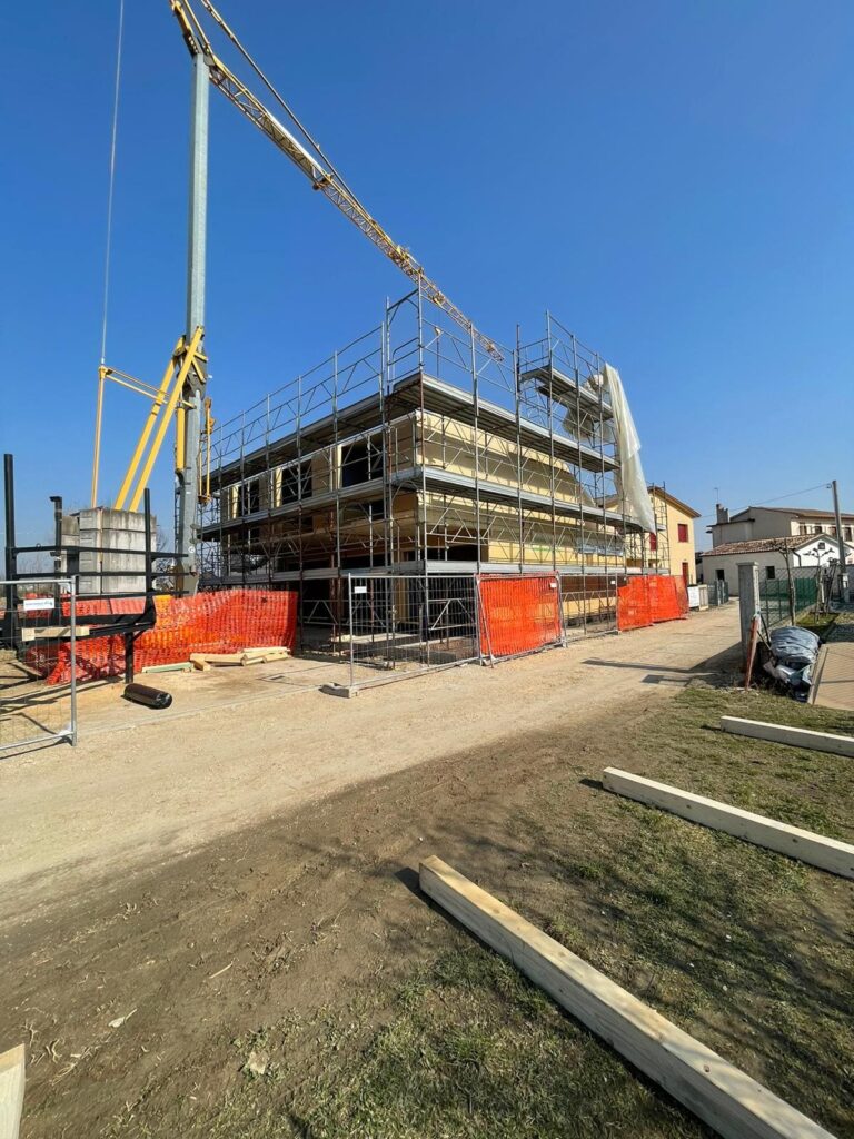 villa in legno e lolla di riso cantiere treviso al grezzo