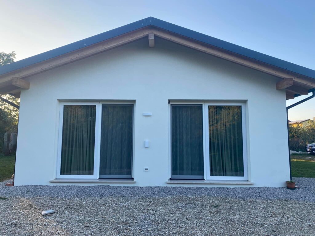 villa in legno in costruzione a rescaldina