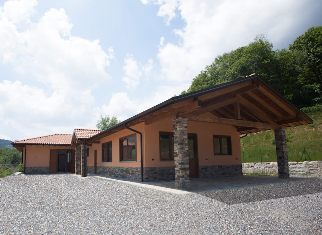 villa in legno gignese e allevamento cinofilo