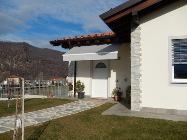 casa in legno classe a4 cuneo. Bioedilizia ad alta efficienza energetica. vista dell'ingresso