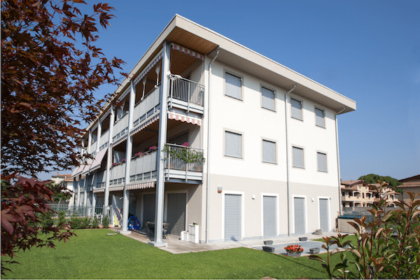 Edificio in legno con struttura portante mista telaio e x lam, realizzato da Novellocase a Milano