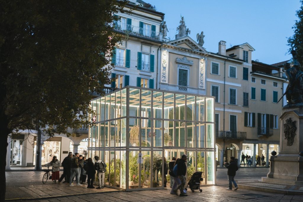 piazza del podesta varese garibaldino installazione