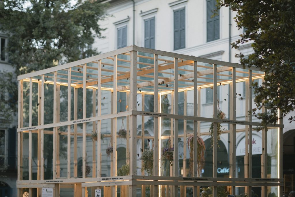 Installazione varese design week 2025 farfalle freedom
