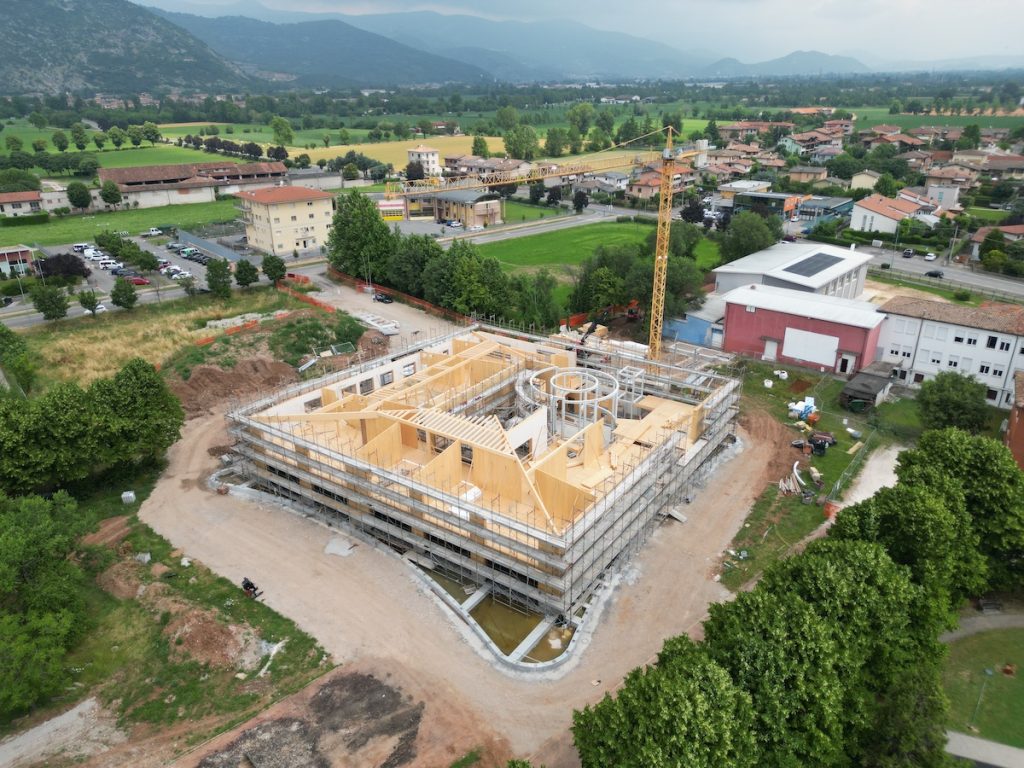 scuola in legno e paglia brescia mazzano pablok